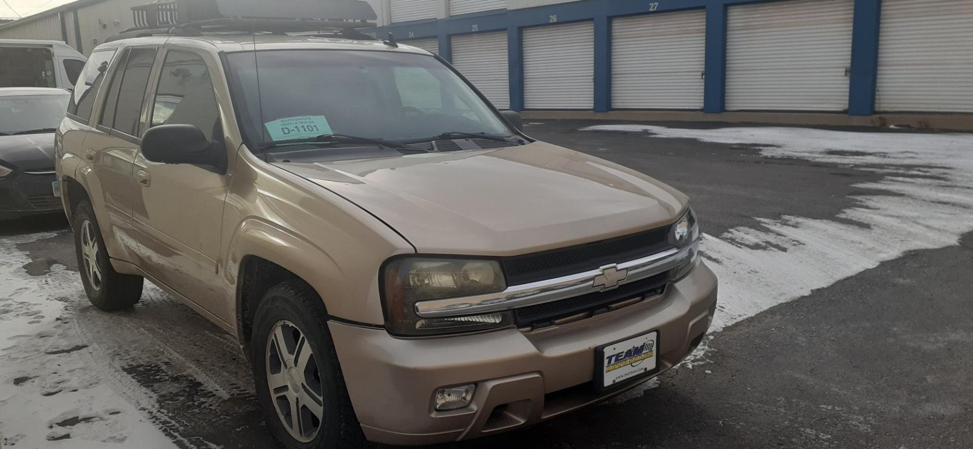 2007 Chevrolet TrailBlazer LS1 4WD (1GNET13M672) with an 5.3L V8 OHV 16V engine, 4-Speed Automatic Overdrive transmission, located at 2015 Cambell Street, Rapid City, SD, 57701, (605) 342-8326, 44.066433, -103.191772 - CARFAX AVAILABLE - Photo#4